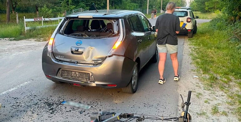 У Здолбунові неповнолітній керманич електросамоката зіткнувся із автомобілем 